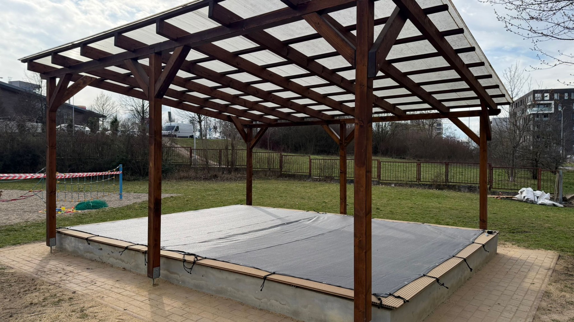 realizace krycích sítí - Fakultní základní škola a mateřská škola Barrandov II při PedF UK